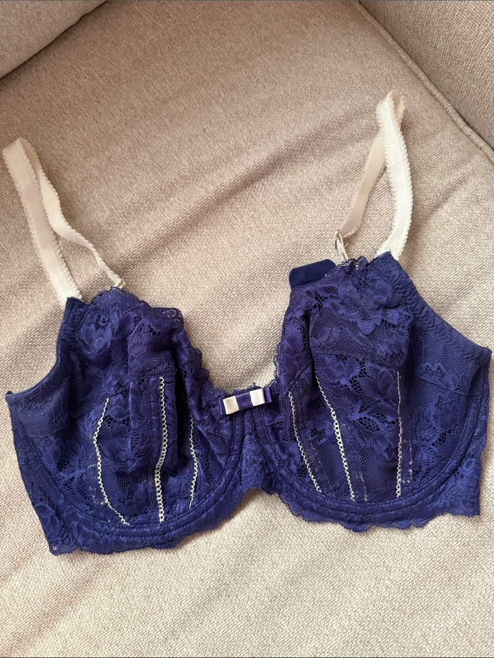Lace Underwire Bra with Contrast Straps - Navy 34DD